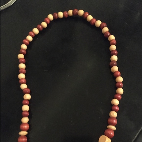 Wooden necklace - Picture 2 of 2